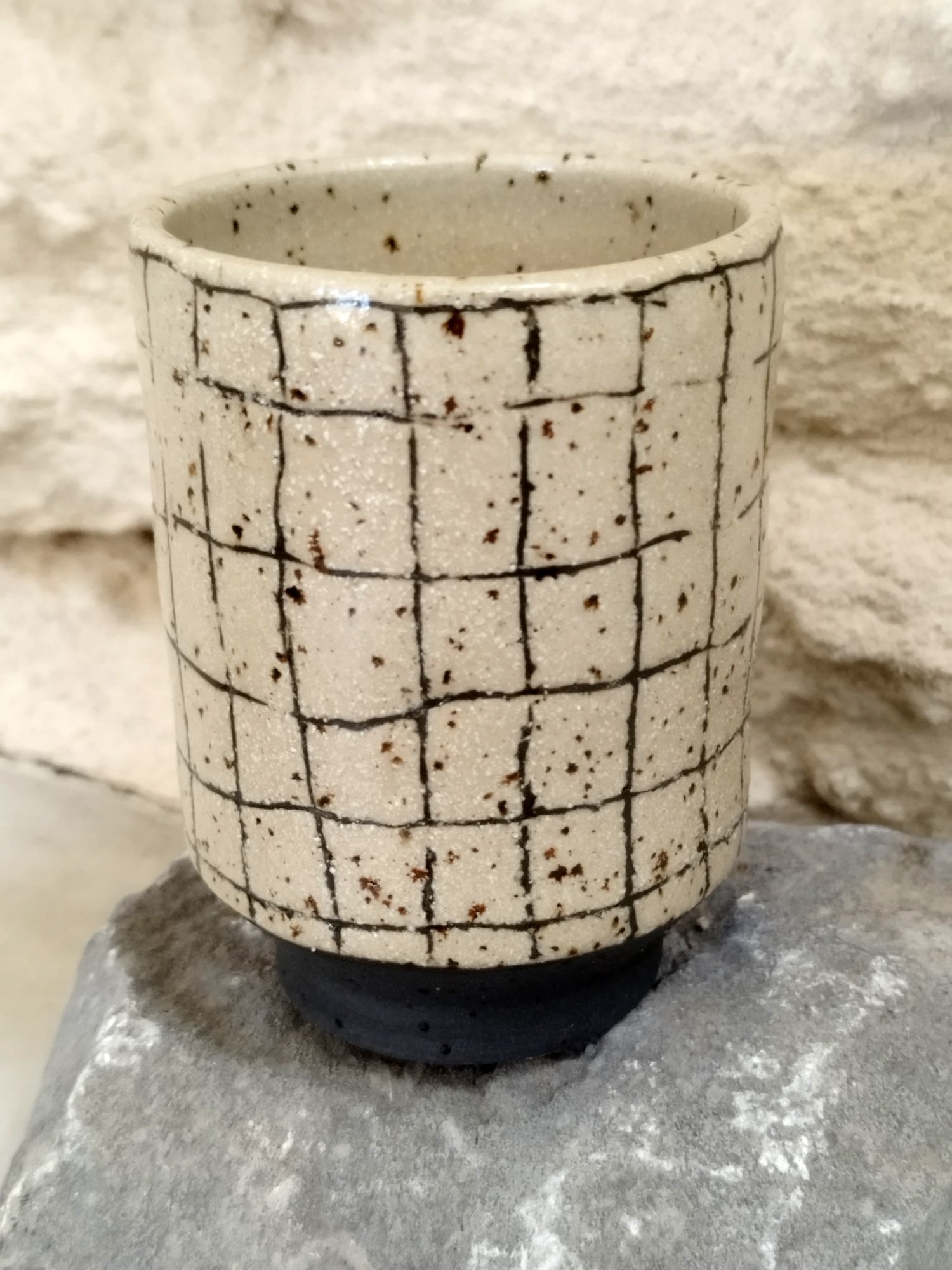 Tasse kariert / h 6,5 cm / 22,00 €