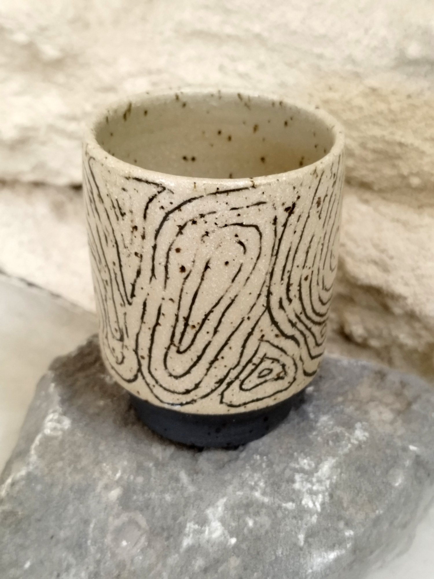 Tasse „Linien“ / h 6,5 cm / 22,00 €