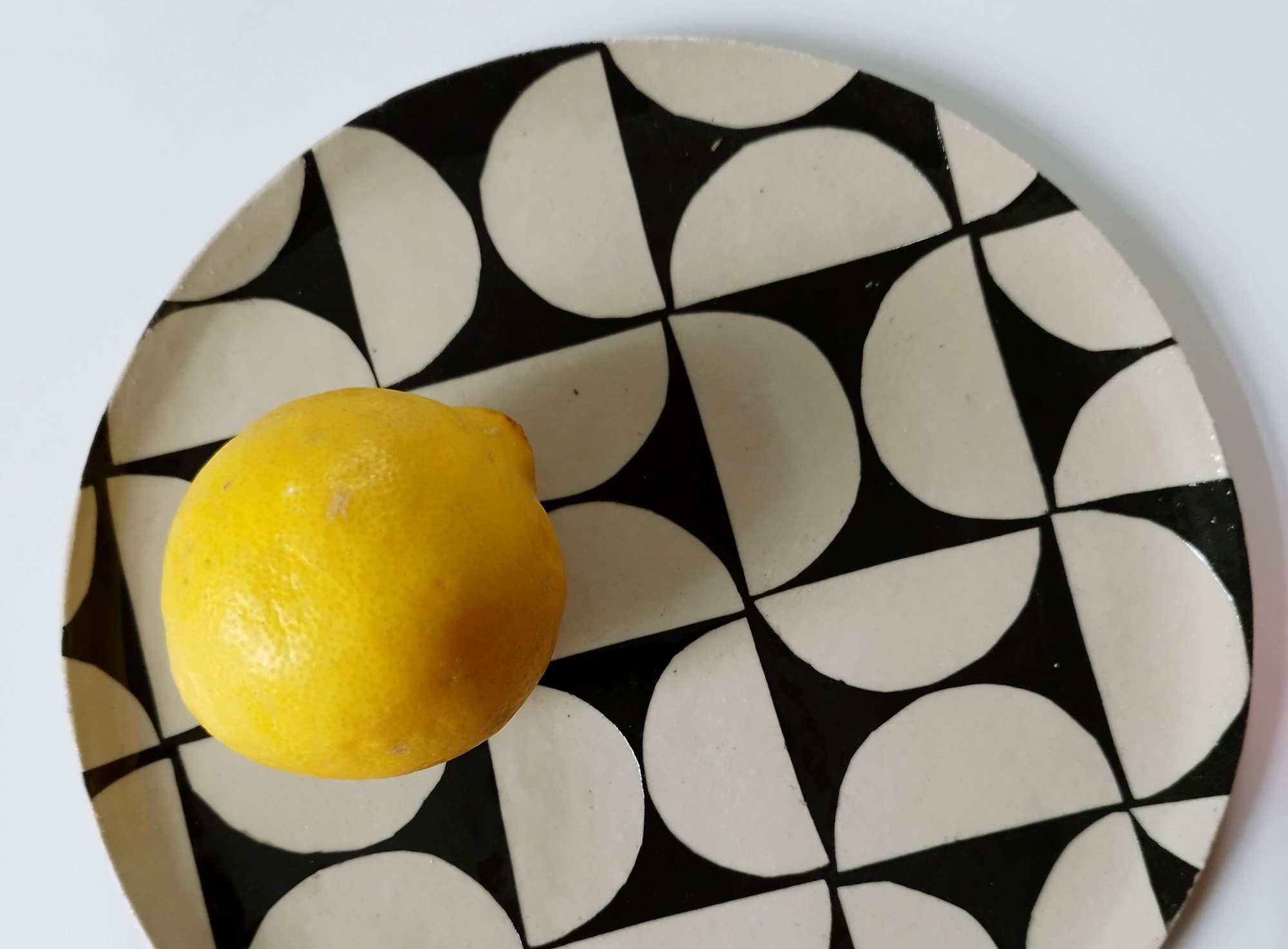 Teller „scharz retro“ / Ø 28 cm /
38,00 €.   ! Sold Out !